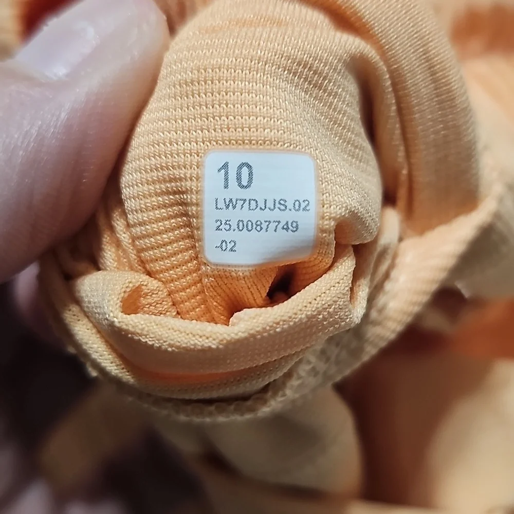 Lululemon Hotty Hot High Rise Short. 2.5" Lined. RKML- Rock Melon!! Sz 10!!! - Picture 10 of 13